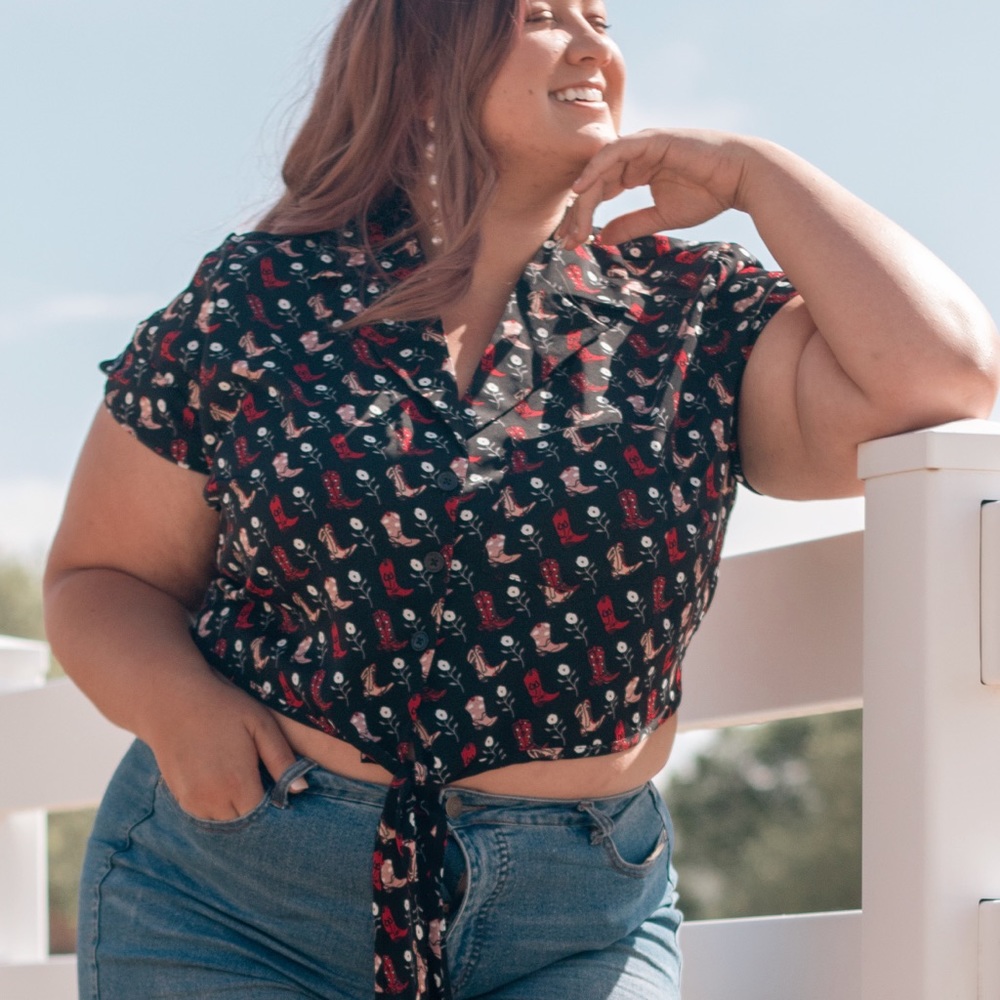 Unique Vintage Cowboy Boot Print Crop Top
